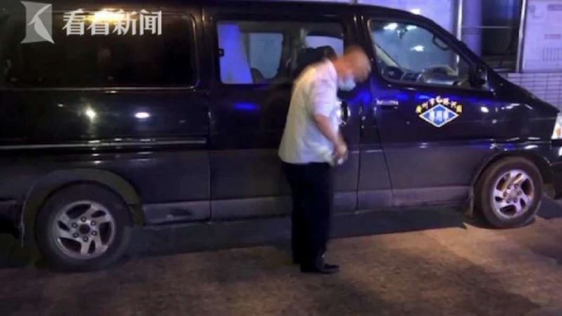 門口常見「靈車運遺體」　孩嚇到臉綠