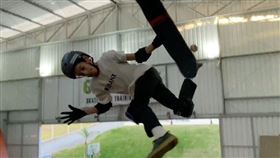 空中轉1080度！滑板神童創紀錄
滑板,極限運動,1080度,3圈,巴西,Gui Khury
翻攝自Gui Khury IG