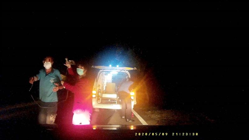 男遭「青竹絲」狠咬　警飛車救援保命