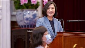 蔡英文總統12日在總統府接見「台灣護理學會及中華民國護理師護士公會全國聯合會代表」。（圖／總統府提供）