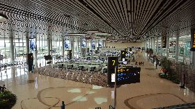 新加坡樟宜機場第四航廈16日起暫停營