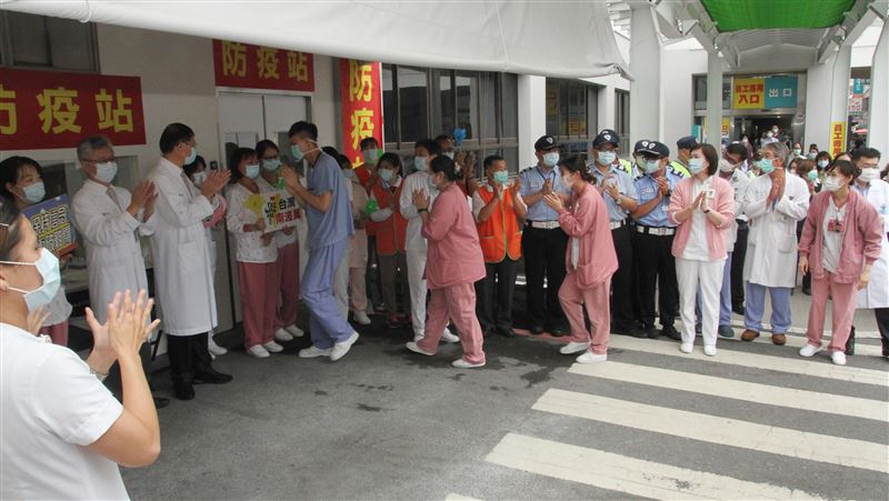 謝防疫護理師　奇美醫院全員同步鼓掌