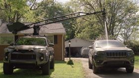 ▲攝影車打零工趣味短片（圖／翻攝自Jeff Hartman FB）