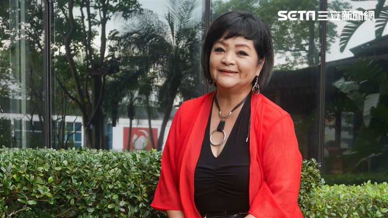 獨／賺錢來不及存　易淑寬睡在鈔票上