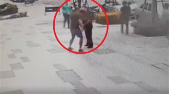 阿鴻師不爽遭檢舉　竟狠揍保全吐口水