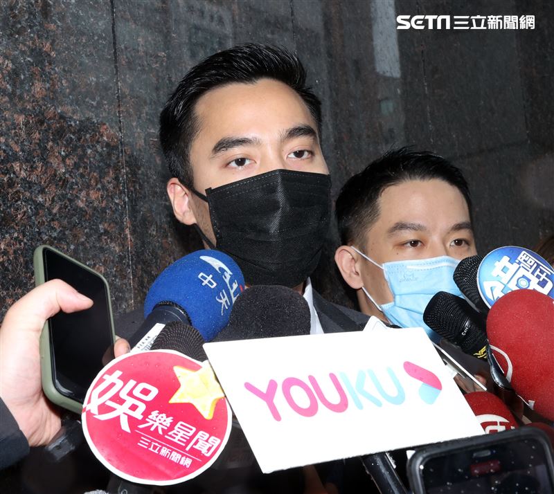 賴弘國西裝筆挺現身回應與港星阿嬌鍾欣潼離婚一事。（記者邱榮吉/攝影）