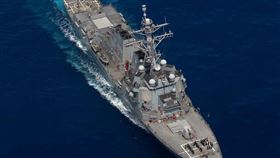 美軍驅逐艦「裴拉塔號」日前巡弋東海時，艦上水手們在甲板上排出「115」，代表著他們在東海部署的天數。（圖／翻攝自美太平洋艦隊臉書）