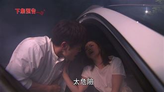 爆炸噴飛　女星車禍起火前夫肉身擁護