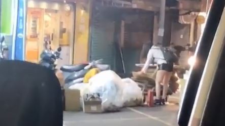 長腿妹幫忙回收　網嗨：善良的真理褲