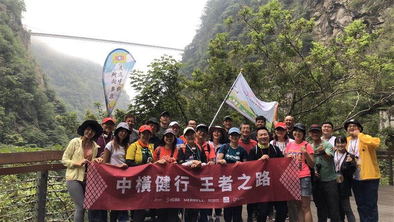 中橫開通一甲子　參山處復刻健行隊