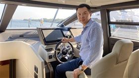 亞果遊艇集團董事長侯佑霖，在疫情嚴峻時刻危機入市，買下燦星旅遊。（圖／亞果遊艇集團提供）
