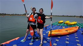 銘傳推跨區課程　學生金門校區樂體驗銘傳大學金門校區「休閒與流行文化」課程一推出就秒殺，26名台北桃園校區學生13日在金門校區體驗划獨木舟，直說實在太療癒。中央社記者黃慧敏攝　109年5月13日