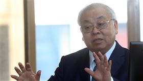 千億資金投入抗疫  主計長估經濟成長率可保2武漢肺炎疫情延燒，全球經濟前景蒙塵，不過主計總處主計長朱澤民（圖）18日在立法院表示，政府已前後投入新台幣千億元，延緩經濟可能下滑的情況，今年經濟成長率「應該不會低於2％成長」。中央社記者鄭傑文攝　109年3月18日