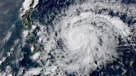 黃蜂颱風持續增強中…路徑有變數！下週一、二防劇烈降雨，圖／翻攝自台灣颱風論壇｜天氣特急臉書