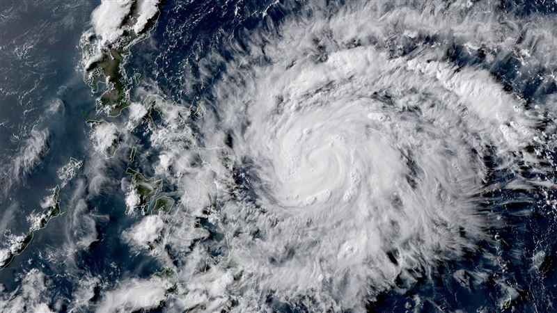 颱風黃蜂侵襲菲國　居家防疫民眾撤離