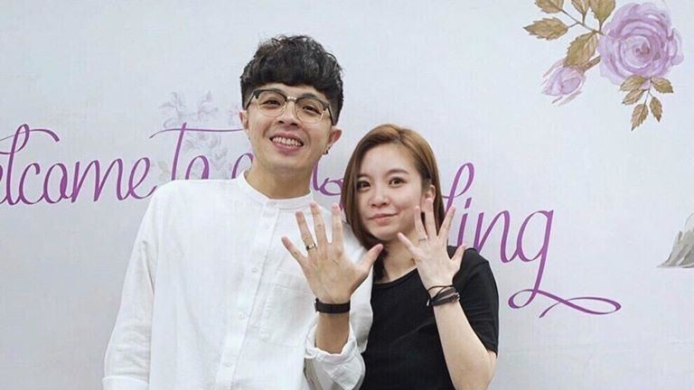 突然曬婚戒證書　ＭＰ魔幻凱開結婚了