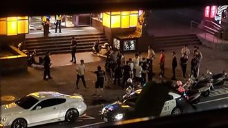 竹聯幫會長後頸遭刺　街頭亂鬥釀4傷