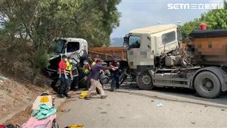 苗栗兩砂石夾撞1車　1命危3輕重傷