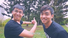 醫師父子檔李兆麟和李研永在防疫期間攜手創作《打個心靈點滴》 新聞提供：優美診所
