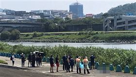 台北市民權大橋下再尋獲一具浮屍。（圖／讀者提供）