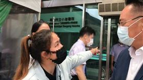 家屬,韓賜村,急診室,小港醫院,媒體訪問,怒吼,鋼鐵工廠操作員,高雄,闖紅燈,墜樓,騎士,墜樓,感情好（翻攝畫面）