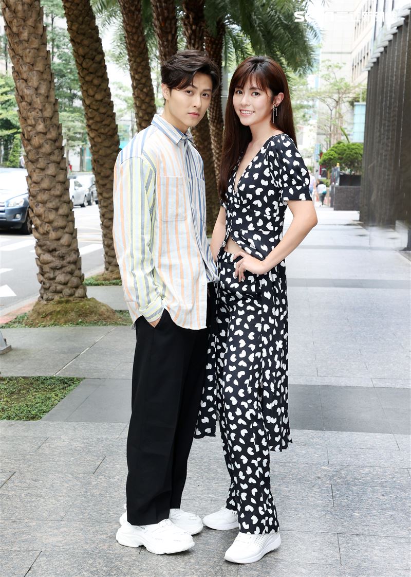 邱勝翊、任容萱三立新聞網專訪。（記者邱榮吉/攝影）