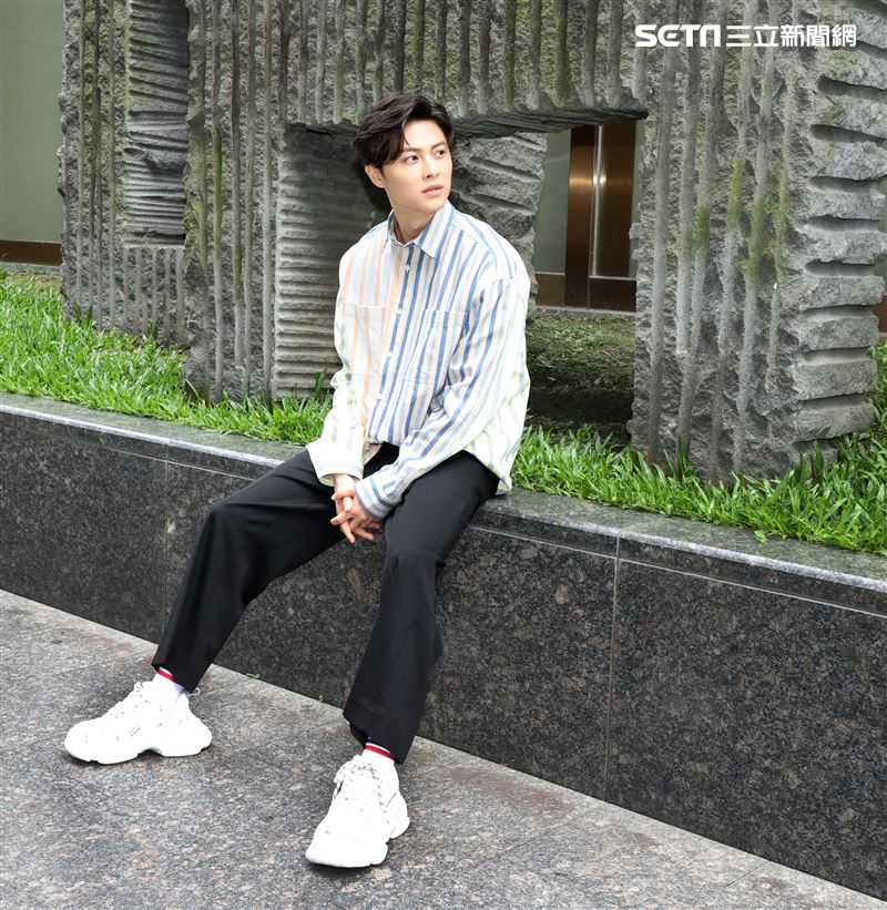 邱勝翊三立新聞網專訪。（記者邱榮吉/攝影）