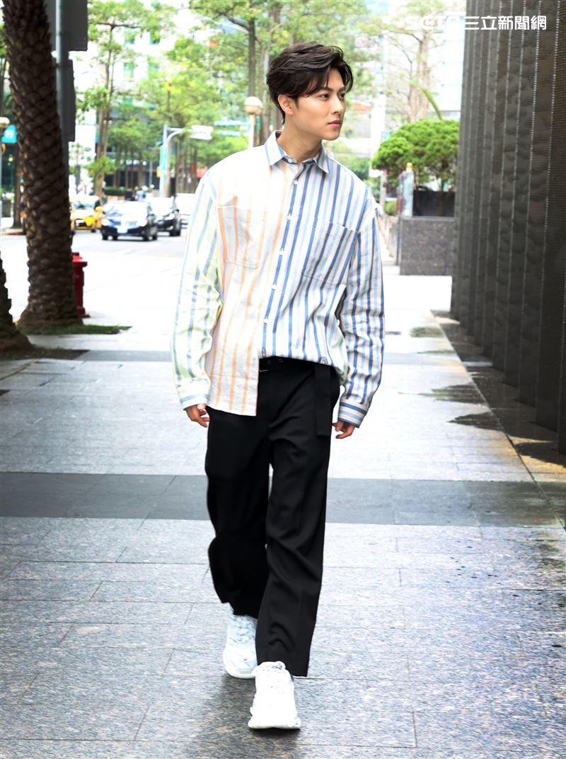 邱勝翊三立新聞網專訪。（記者邱榮吉/攝影）