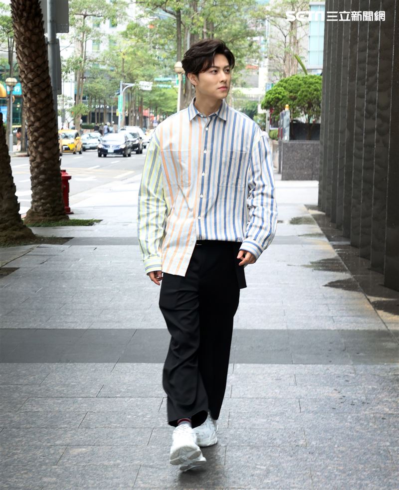 邱勝翊三立新聞網專訪。（記者邱榮吉/攝影）