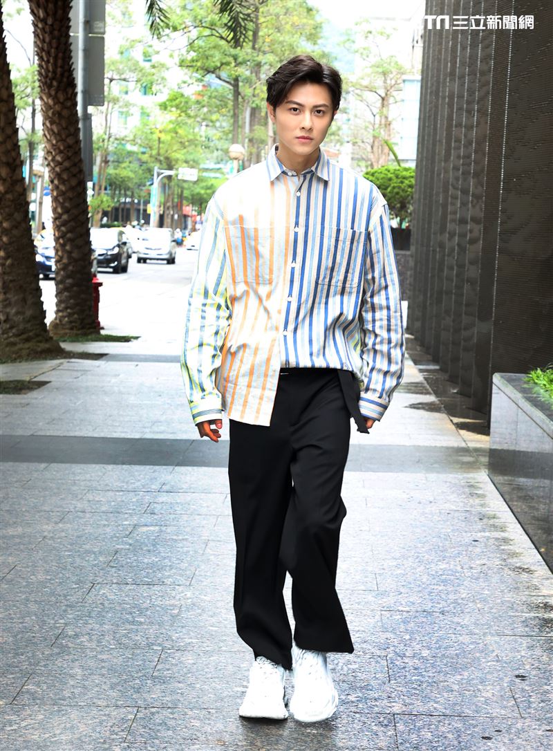 邱勝翊三立新聞網專訪。（記者邱榮吉/攝影）