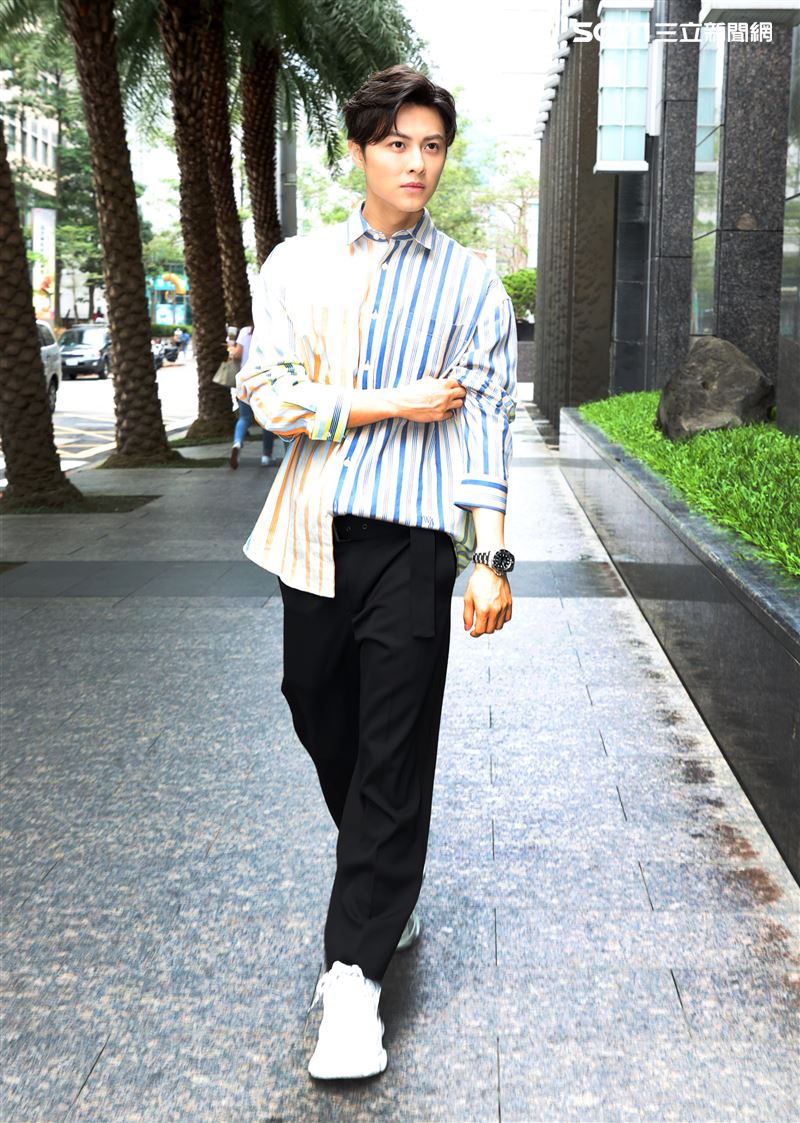 邱勝翊三立新聞網專訪。（記者邱榮吉/攝影）