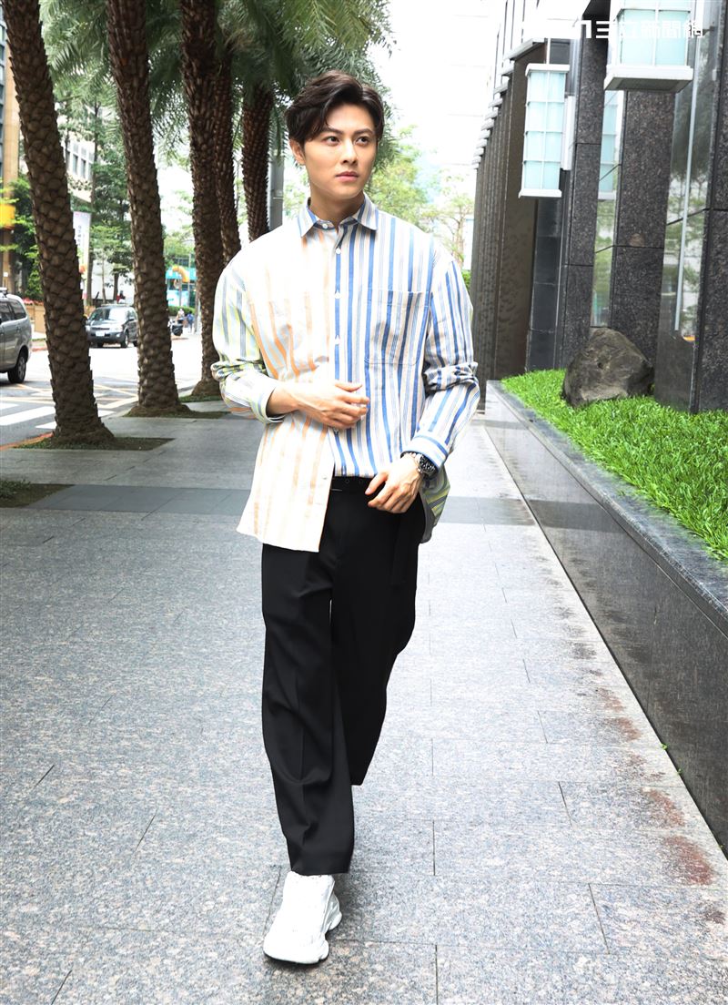 邱勝翊三立新聞網專訪。（記者邱榮吉/攝影）