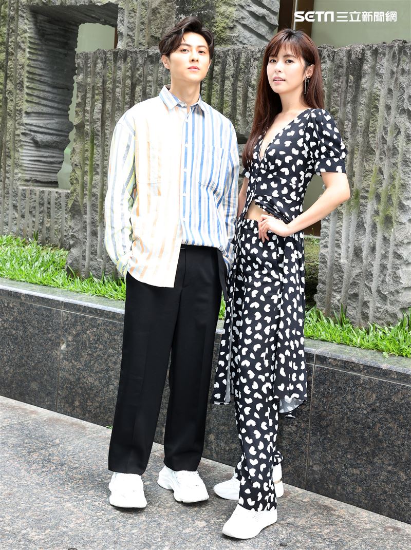 邱勝翊、任容萱三立新聞網專訪。（記者邱榮吉/攝影）