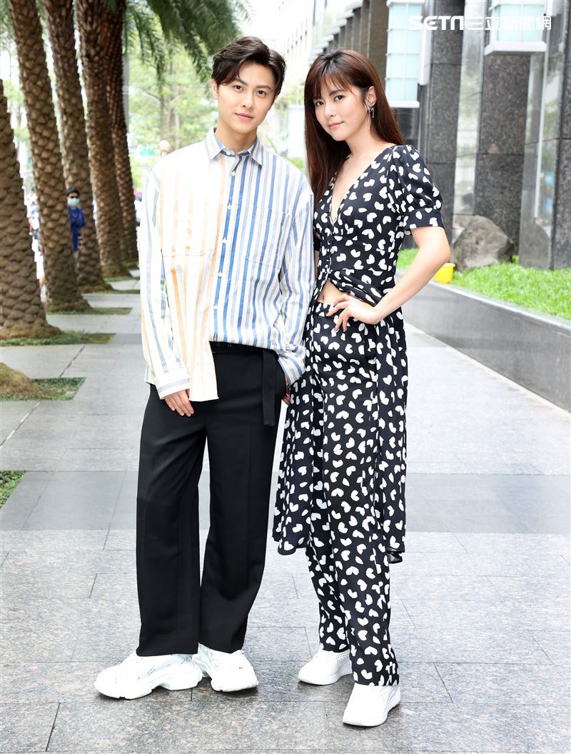 邱勝翊、任容萱三立新聞網專訪。（記者邱榮吉/攝影）