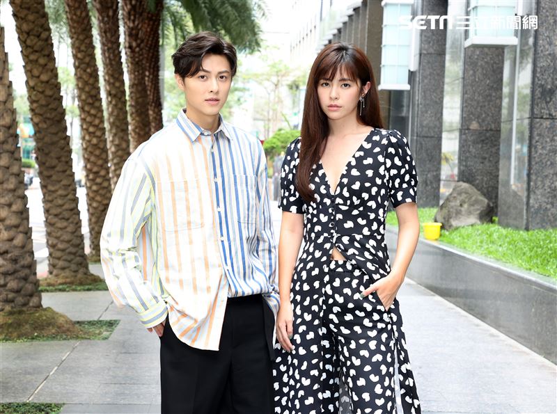 邱勝翊、任容萱三立新聞網專訪。（記者邱榮吉/攝影）