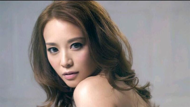 逮尪激吻人妻　女星新歡再爆「床照」