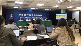 記者全程戴口罩提問悶悶的　陳時中暖問：要不要我的隔板？（圖／記者花芸曦攝影）