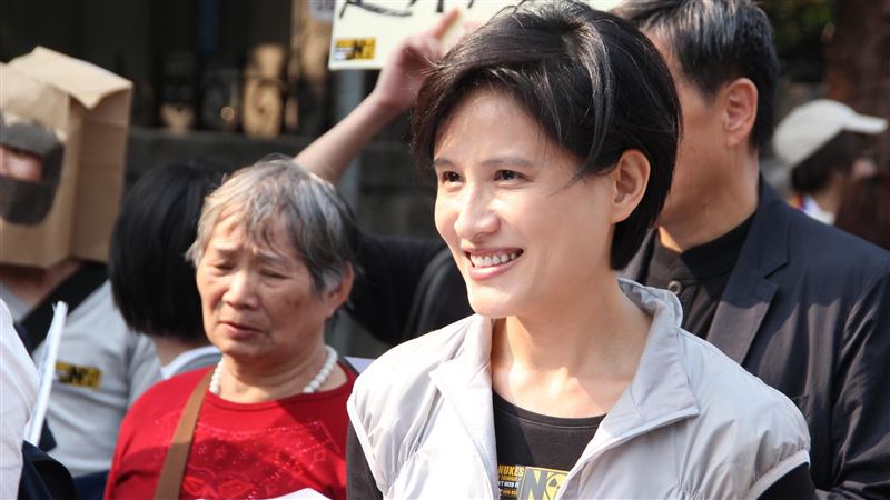 藝文界曾連署慰留…鄭麗君高人氣引退