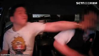 又見醉男打運將　他狂出拳還很踹女友