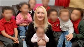 ▲Marie Buchan與她的8個小孩。（圖／翻攝自推特）