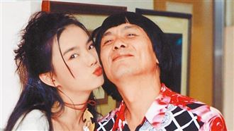 豬哥亮忌日　謝金燕「跪抄經文」悼念