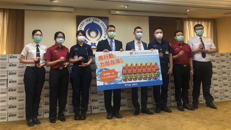 企業捐飲料助抗疫　內政部：相當暖心