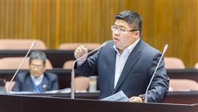 和謝震武、莊瑞雄「2律師」吵架！人渣文本揭原因…網笑翻（圖／翻攝自蔡易餘 家己人臉書）