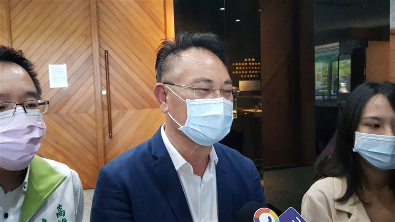 疑闖紅燈撞死騎士　議員現身說這句