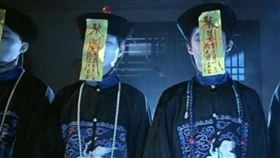 為什麼殭屍都穿清朝服裝？（圖／翻攝自微博）