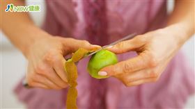 名家專用／NOW健康／多項研究證實，經常攝取富含維生素C的水果，還可遠離憂鬱情緒，迎向陽光，其中奇異果的「開心效果」最為明顯。(勿用)