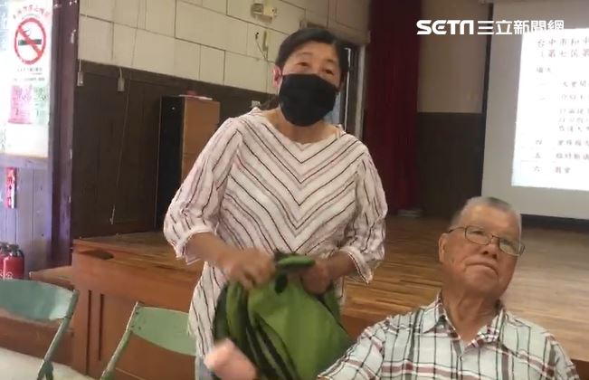 獨／知錯裝的？紅衣嬸：罵矮子哪錯？
