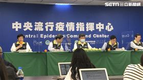 登場又忘了脫口罩…張上淳狂望陳時中　貼隔板提醒對看偷笑（圖／記者花芸曦攝影）