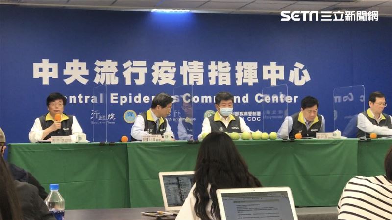 又忘了脫口罩…張上淳狂望陳時中偷笑