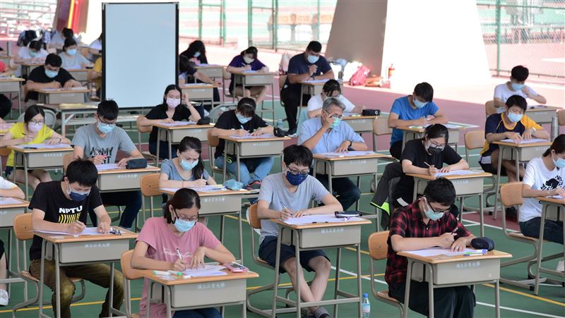 屏東大學師資甄試防疫　設在風雨球場